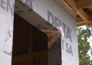 Corner of the window frame with DELTA®-MULTI-BAND